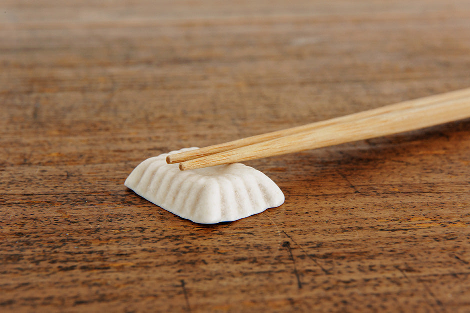 加藤かずみ 箸置き 涙型 アイボリー