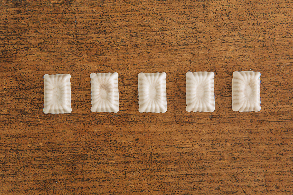 加藤かずみ 箸置き 長方形 アイボリー