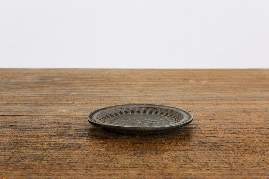 加藤かずみ 輪花ソーサー 錆 S