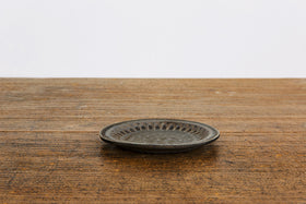 加藤かずみ 輪花ソーサー 錆 S