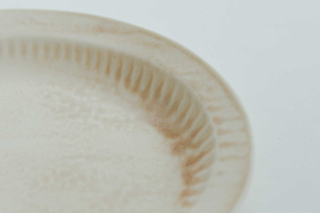 加藤かずみ 輪花オーバルプレート アイボリー