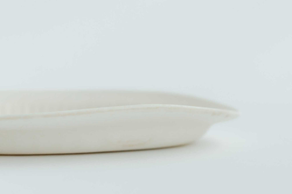 加藤かずみ 輪花オーバルプレート アイボリー