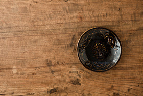 田村文宏 鉄釉印花皿 4寸