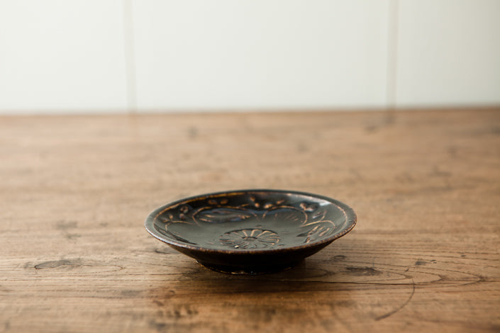 田村文宏 鉄釉印花皿 4寸