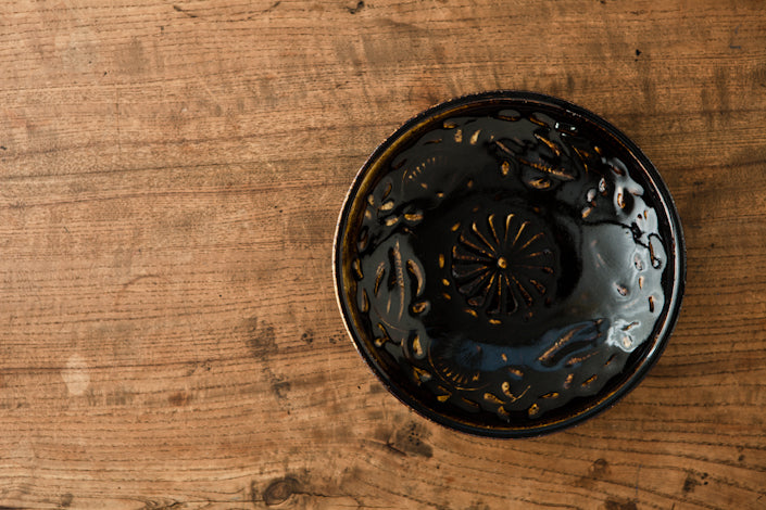 田村文宏 鉄釉印花皿 6寸