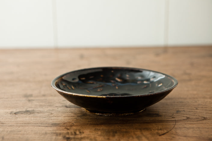 田村文宏 鉄釉印花皿 6寸