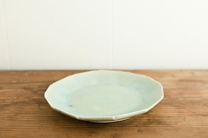 安齋新・厚子 青磁輪花5.5寸皿