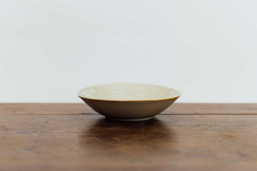 安齋新・厚子 青磁刻紋6寸鉢