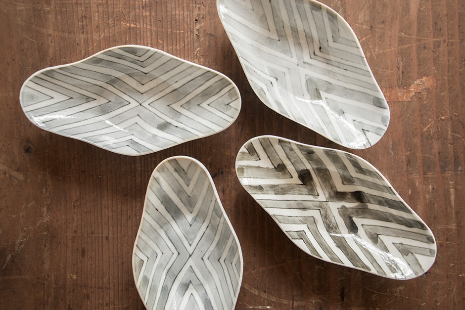 安齋新・厚子 白磁染付ふね