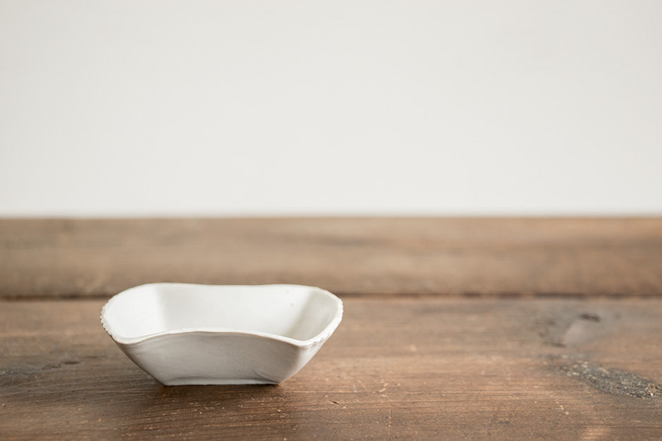 安齋新・厚子 白磁糸巻皿