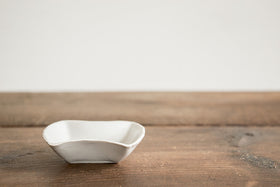 安齋新・厚子 白磁糸巻皿