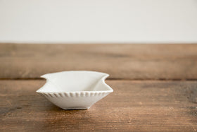 安齋新・厚子 白磁糸巻皿