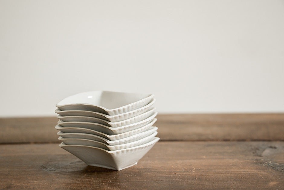 安齋新・厚子 白磁糸巻皿