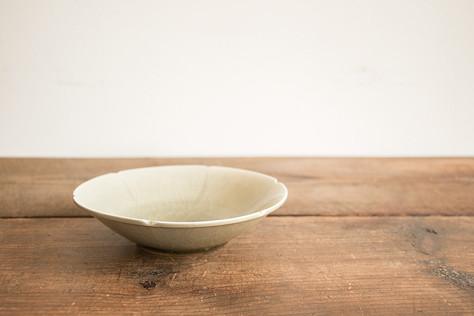 安齋新・厚子 灰釉輪花小鉢