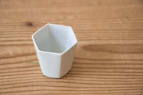 安齋新・厚子 白磁六角湯呑