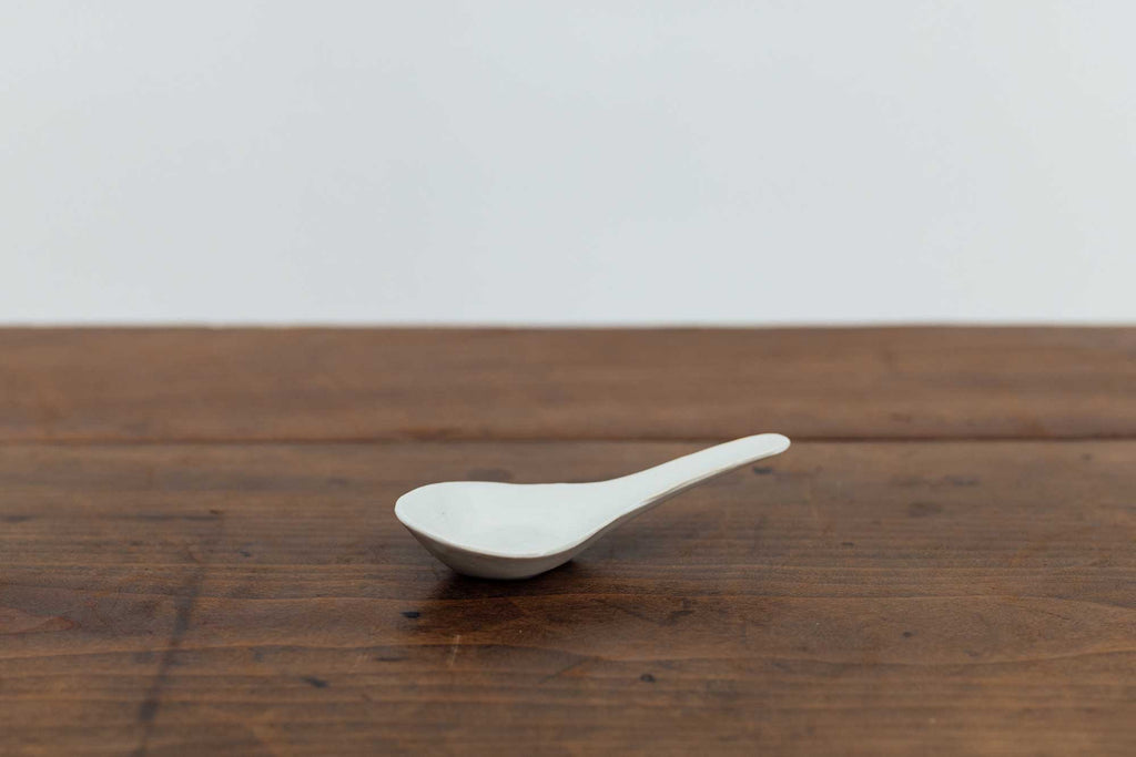 安齋新・厚子 白磁蓮華