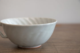 安齋新・厚子 白磁ねじりティーカップ&ソーサー