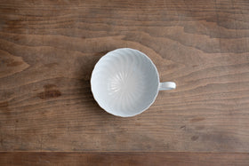 安齋新・厚子 白磁ねじりティーカップ&ソーサー