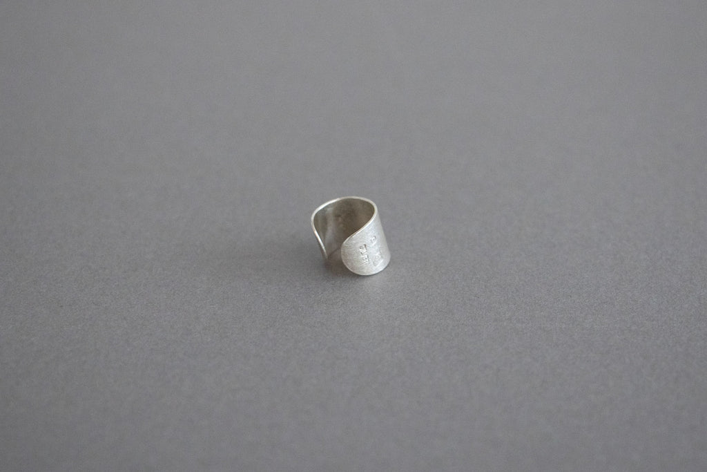 muimaur イヤーカフ think different シルバー