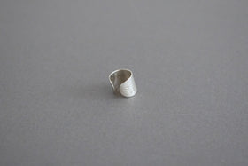 muimaur イヤーカフ think different シルバー