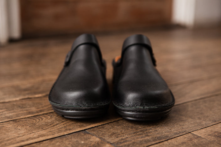 NAOT IRIS マットブラック