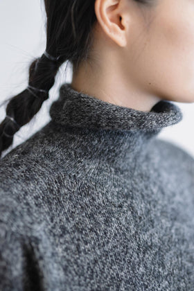 PUENTE Rueca 手紡ぎタートルネックセーター