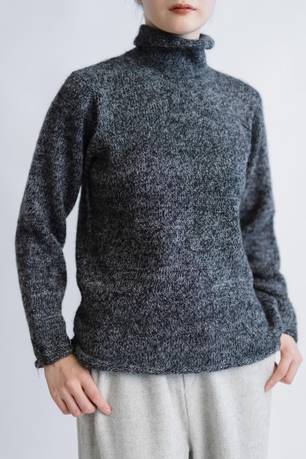 PUENTE Rueca 手紡ぎタートルネックセーター