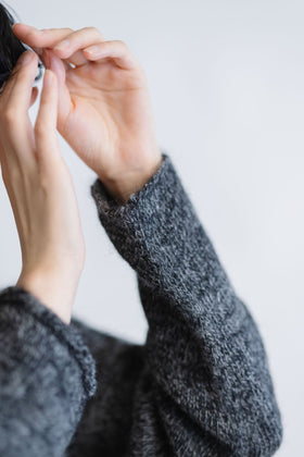 PUENTE Rueca 手紡ぎタートルネックセーター