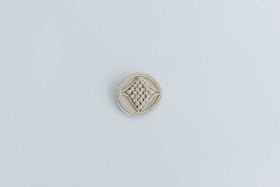 松田紗和 ブローチ 七宝 生成