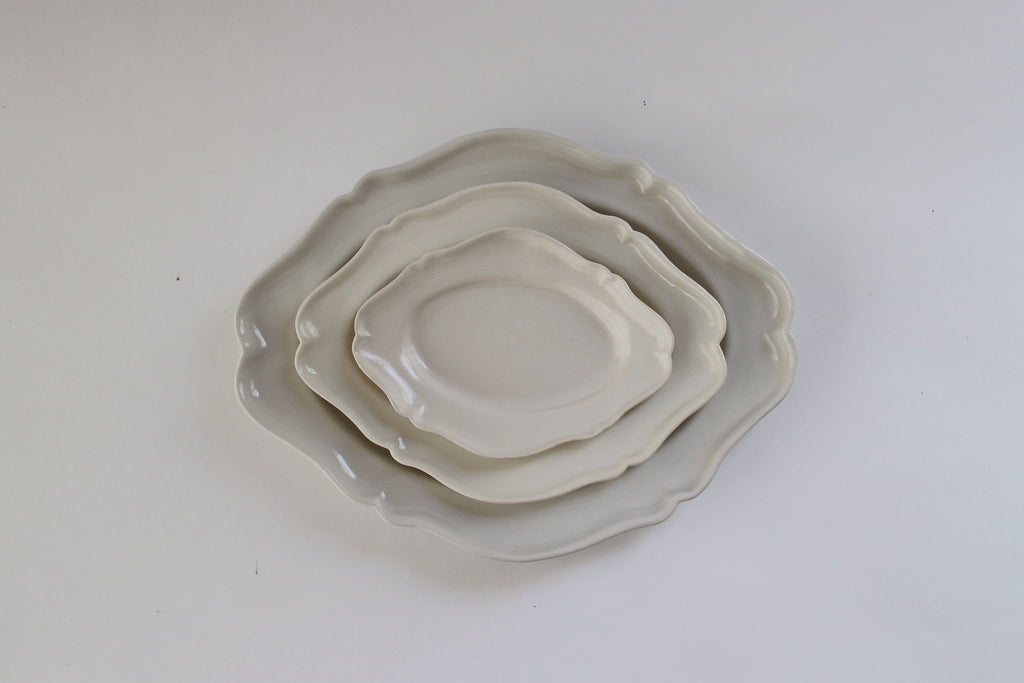 河合竜彦 白ツヤ釉 オーバルレリーフ皿