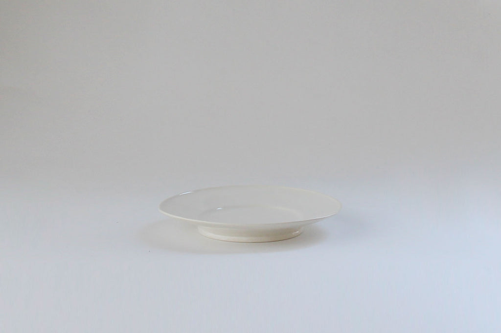 河合竜彦 白ツヤ釉 玉縁リム皿