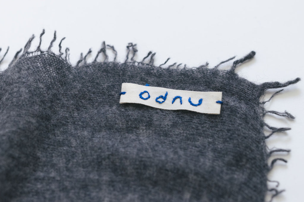 odnu CASHMERE FELTED STOLE