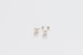 shuó Akoya Pearl Pierce