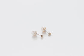 shuó Akoya Pearl Pierce