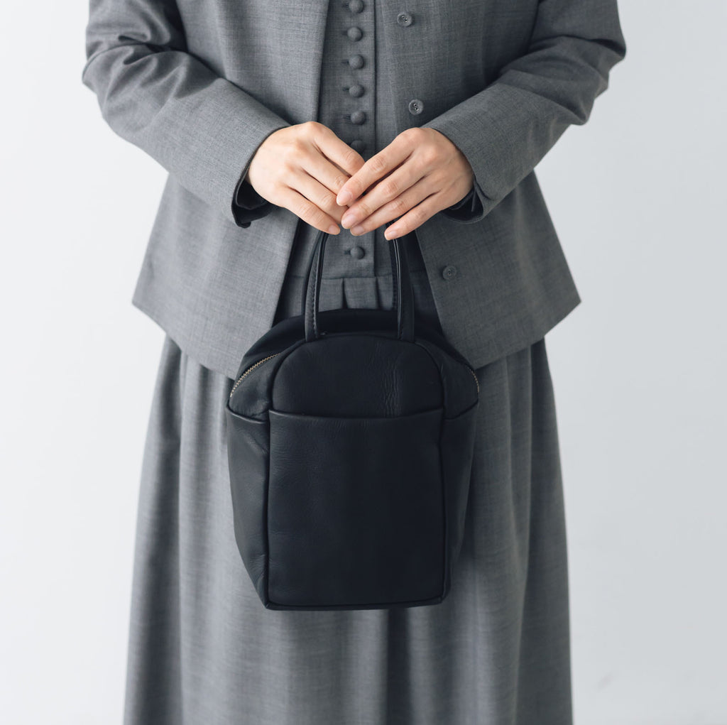 a（アー）ボストンバッグ ブラック ｜くらすこと公式オンラインストア