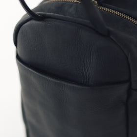 a（アー）ボストンバッグ ブラック