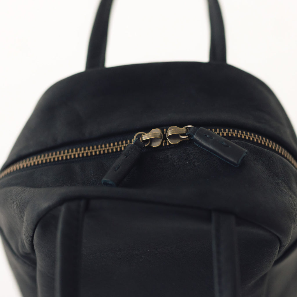 a（アー）ボストンバッグ ブラック