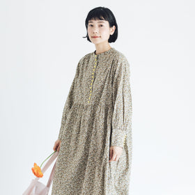 pot and tea ノーカラーロングワンピース（花柄）［期間限定販売］
