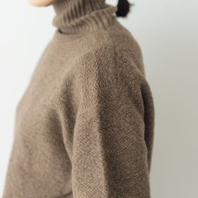 HAU ニットトップス "wool pile"