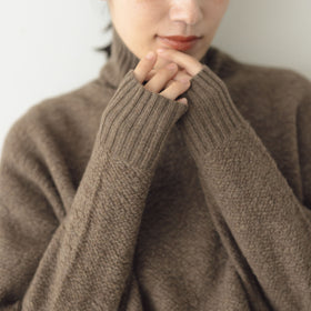 HAU ニットトップス "wool pile"