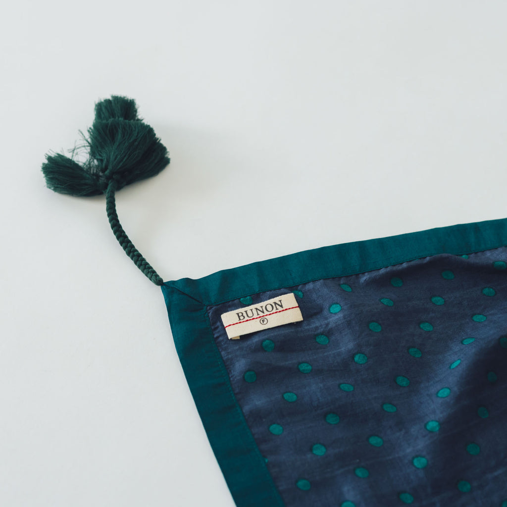 BUNON タッセルスカーフ Dull Blue BUNON タッセルスカーフ ドットプリント ｜くらすこと公式オンラインストア