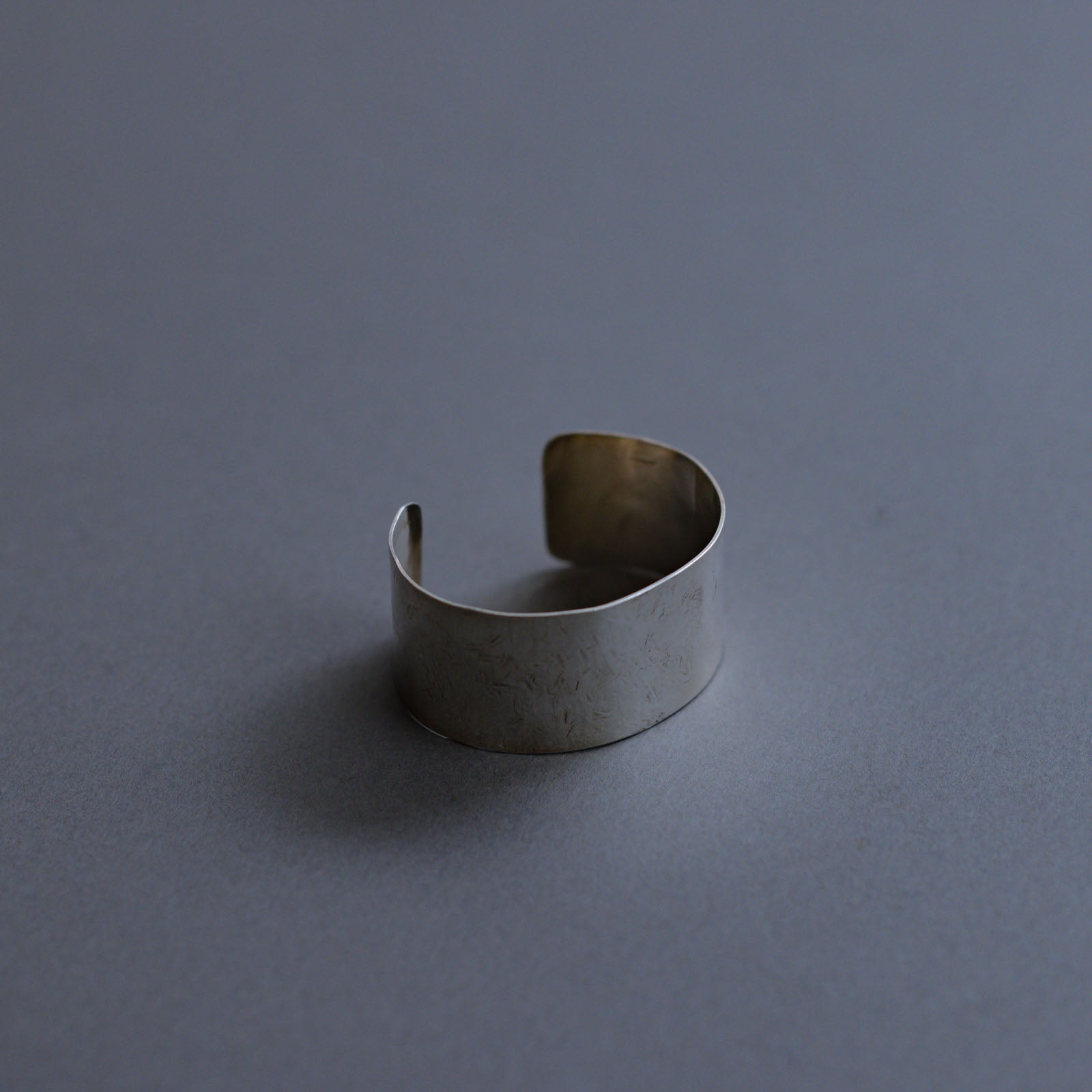 accessories mau 平打ち バングル 3cm｜くらすこと オンライン