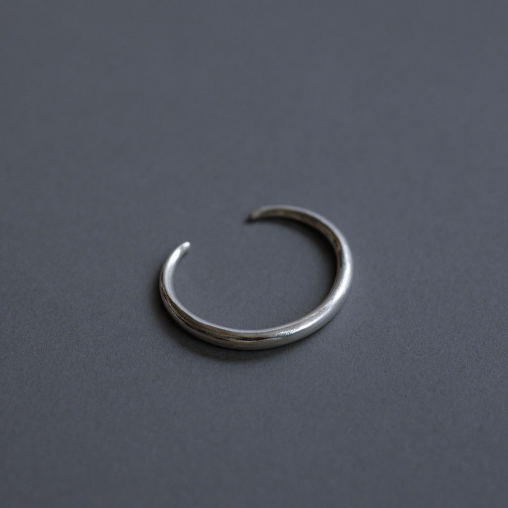 accessories mau カレンシルバー 細バングル