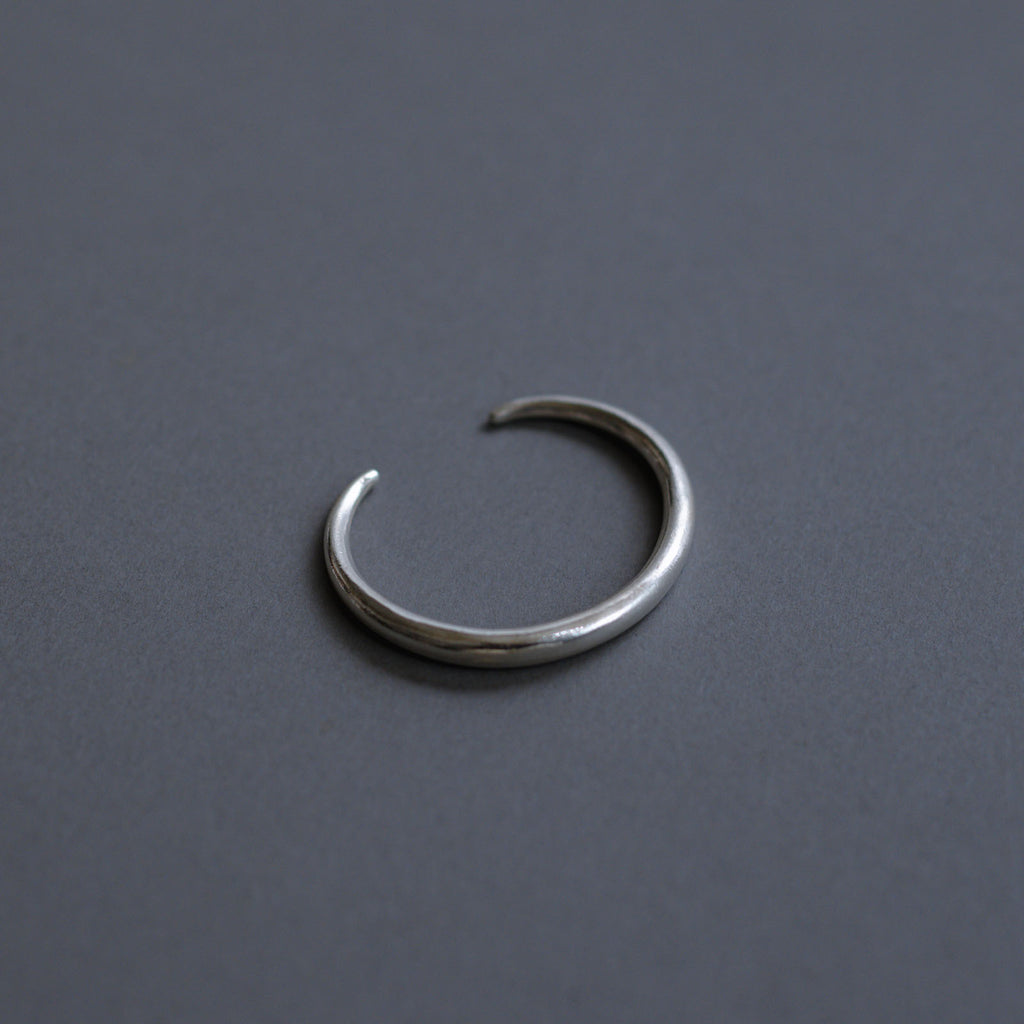 accessories mau カレンシルバー 細バングル