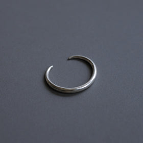 accessories mau カレンシルバー 細バングル