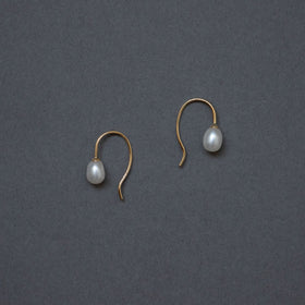 神保真珠商店 フックピアス VINTAGE 無核（K18）［期間限定販売］