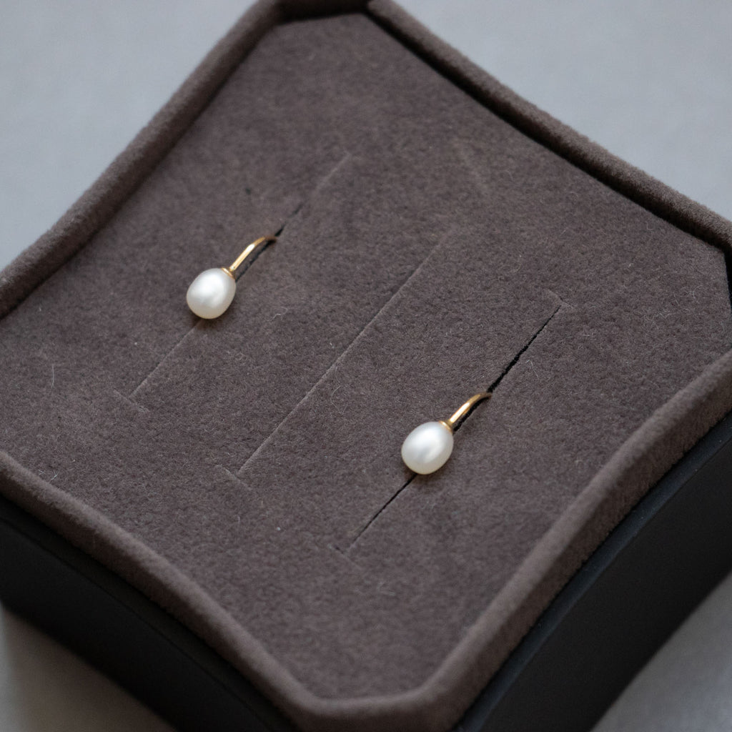 神保真珠商店 フックピアス VINTAGE 無核（K18）［期間限定販売］
