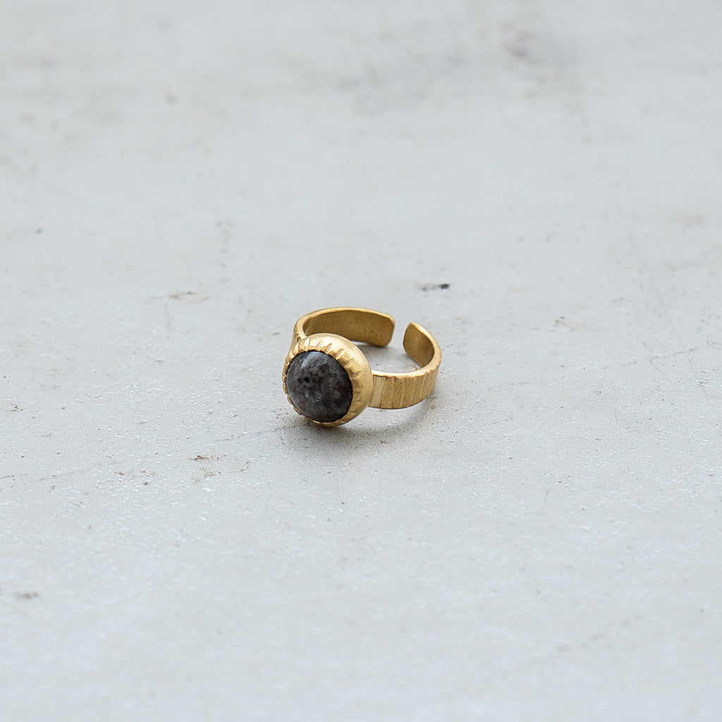 SURUME. Cutting Stone Ring