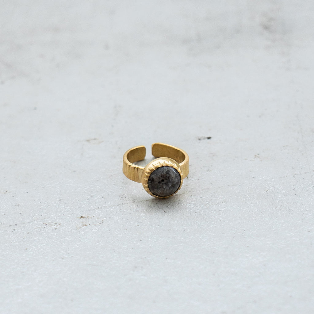 SURUME. Cutting Stone Ring