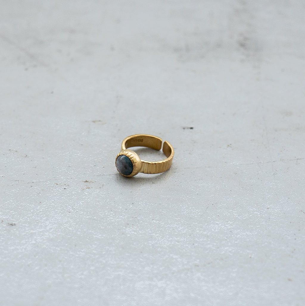 SURUME. Cutting Stone Ring